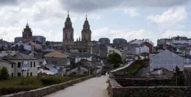 Paseo de la Muralla de Lugo y Catedral.